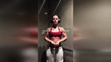 Teen's Virgin Pussy Exposed by Mistake Raw Livestream Fails HD Porn