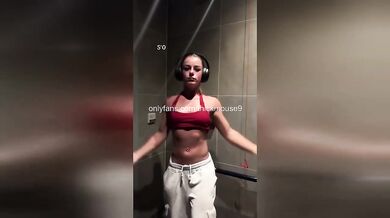 Teen's Virgin Pussy Exposed by Mistake Raw Livestream Fails HD Porn
