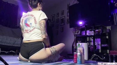 Tomboy gamer girl in dolphin shorts destroys Devil May Cry 3 solo