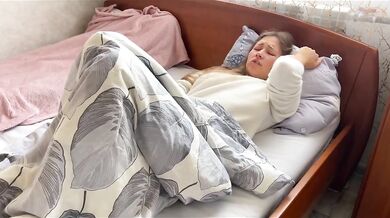 Young mom’s desperate solo session ruined by 60fps squirting ecstasy