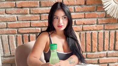 Desconocida entrega su coño rodado solo por un trato sucio