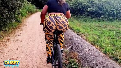Culona riding bike in tight leggings gets railed outdoors with her massive ass stuffed full
