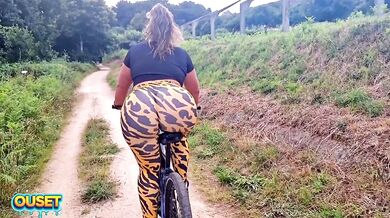 Culona riding bike in tight leggings gets railed outdoors with her massive ass stuffed full