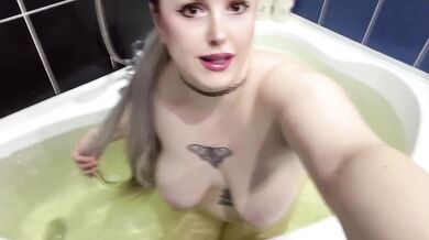 Chubby blonde goddess nearly drowns in extreme underwater breathplay ordeal