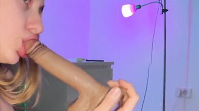 Nechlubny sloppy blowjob ran over by a blonde filthy cumslut