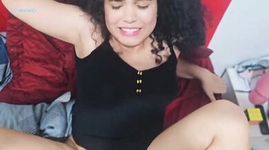 MASAJISTA CACHONDA LE HACE ATENCIÓN ESPECIAL AL CLIENTE CUANDO VE SU VERGA DURA POV JOI ROLEPLAY SEXO EN ESPAÑOL
