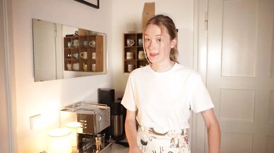 Barista’s creamy ASMR whispers make you cum hard while she flirts