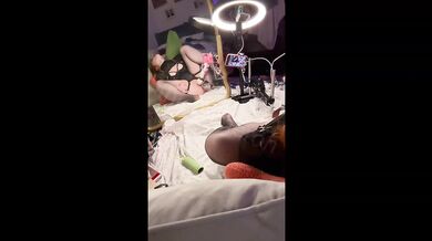 Thicc redhead alt girl shakes in solo pleasure with vibrator