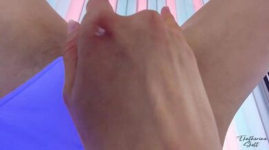 Relaxing in the solarium masturbating hot babe perfect body