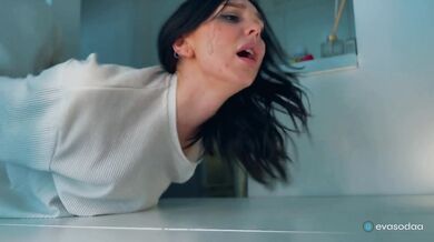 Spied on my stepsister in the kitchen and fucked her / stepsister burst into tears during blowjob