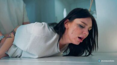 Spied on my stepsister in the kitchen and fucked her / stepsister burst into tears during blowjob