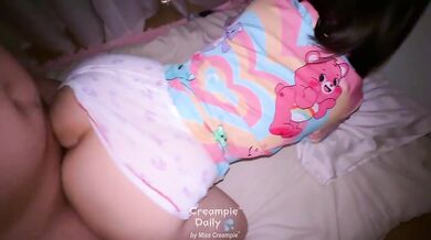 Asian girl’s messy creampie in bedroom at midnight