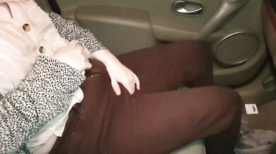 Desperate Girl Soaks Her Brown Jeans In The Car!