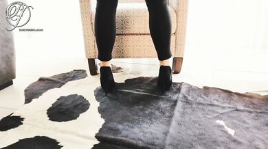 Secretary destroyed in heels and leggings at work
