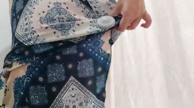 Wet yoga pants squirt explosion in clothing store public flash
