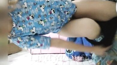 Pinay’s ECQ season gets wet stuck showing off sexy body and leaking pussy
