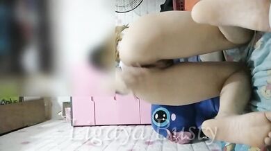 Pinay’s ECQ season gets wet stuck showing off sexy body and leaking pussy