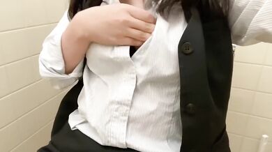 Japanese solo twat rubs twice in bathroom stall explodes