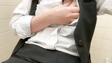 Japanese solo twat rubs twice in bathroom stall explodes