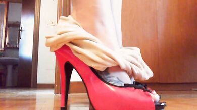 Italian giantess crunches you like dust under her massive feet