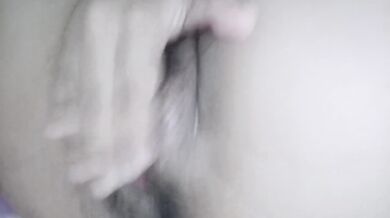 Thai teen's gushing wet pussy screams alone in homemade solo.