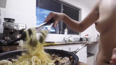 Naked Aussie chef shakes tits making spaghetti for daddy on Valentine