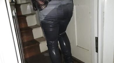 Alice’s sopping jeans ruined in public while she pisses again