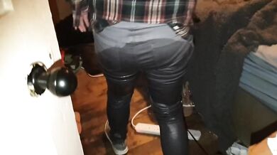 Alice’s sopping jeans ruined in public while she pisses again