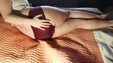 Blonde British cutie totally wrecks bed with soaking wet panties in wet pissing video