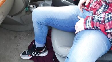 Alice’s blue jeans gush cum wetting in car