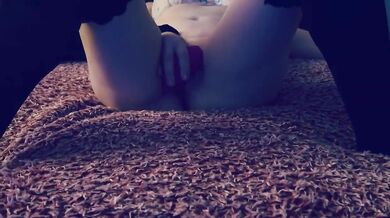 Just a horny girl who wants to fuck big ass milf gets real orgasm