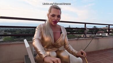 Bimbo with giant lips tries to drink without making a mess no glass works