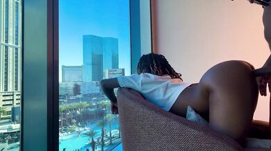 Big ebony wife gets fucked raw and creampied in Vegas