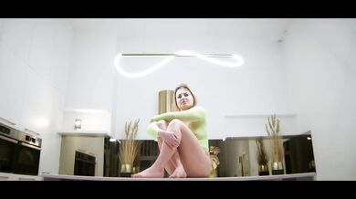 MILF Laura Dante flashes glistening pussy on table poised for you