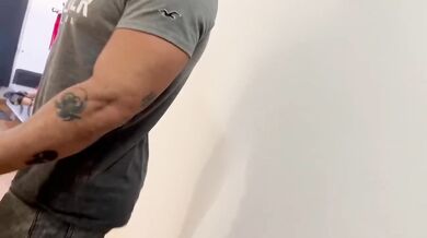 Reventando a la novia de mi amigo en un trio anal brutal