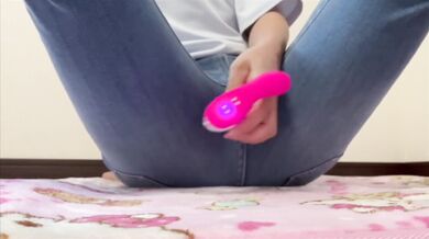 Japanese college girl destroyed her tight hole in holiday solo session