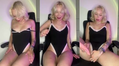 amateur college coed destroys tight pussy with razed fingers solo fingering session