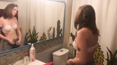 Horny girl stripped naked and fucked herself raw in the shower