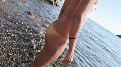 Nudist wife’s gaping pussy ruined her panties right on the public beach