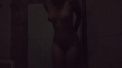 Tira minha Calcinha Amor Vem me Fazer Gozar Banho Pelada Gostosa No Banho