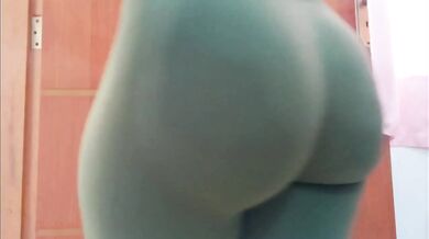 Hot wife stretches out her gym leggings and camel toe flashes