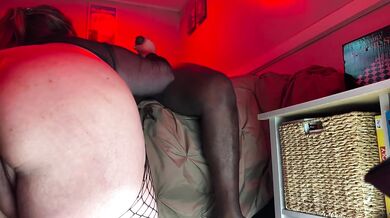 Big Ass Milf Strokes BBC to Gushing Completion!