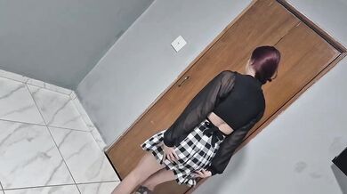 Dei gostoso pro reparador de tv entregador come buceta gozando na creampie