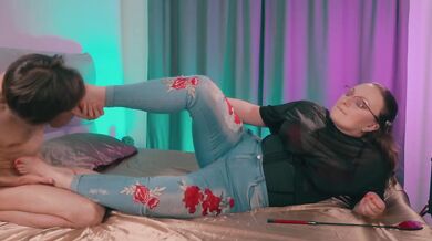 Horny slave worships cold Latina mistress foot worshipping released from basement