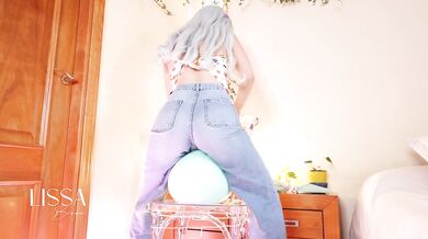 Skinny girl's big juicy ass stretches jeans in wild balloon inflation fetish ride