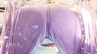 Skinny girl's big juicy ass stretches jeans in wild balloon inflation fetish ride