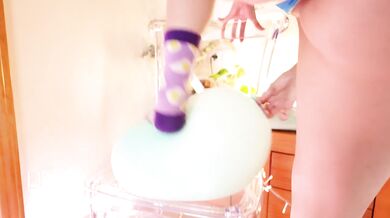 Skinny girl's big juicy ass stretches jeans in wild balloon inflation fetish ride