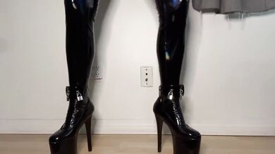 Domme in PVC and High Heels Worships Her Own Feet