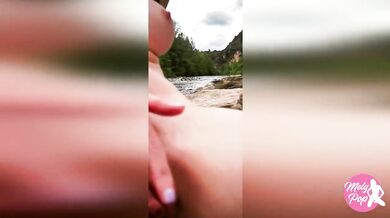 Redhead flashes on river peeing in public while kayaking solo