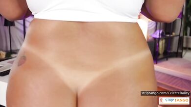 Big ass clapping pussy drenched camgirl begs for daddy's toys